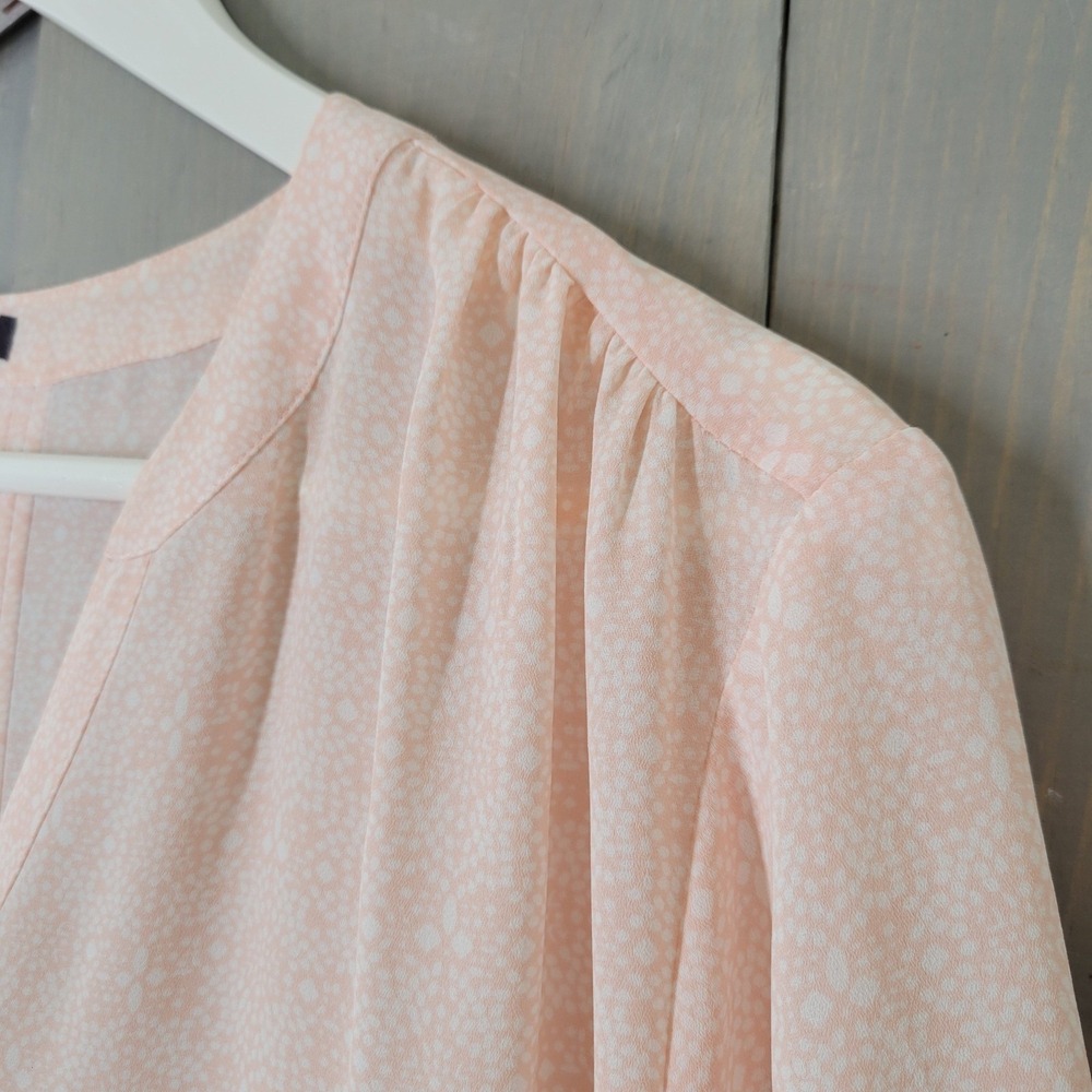 NYDJ Pintuck Blouse Women Large Peach Pink White Dot Print 3/4 Sleeve V-Neck - Picture 3 of 9
